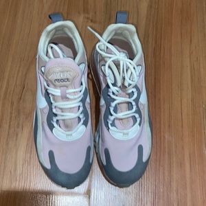 Nike Women’s sneakers! Size 6